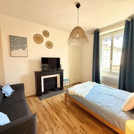 Le Lazare T2 Confortable, 2 Voyageurs, Quartier Championnet *