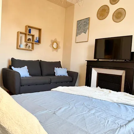 Le Lazare T2 Confortable, 2 Voyageurs, Quartier Championnet